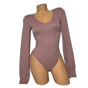 Abercrombie & Fitch Women's Size XS Long Sleeve V Neck Knit Bodysuit Mauve Top